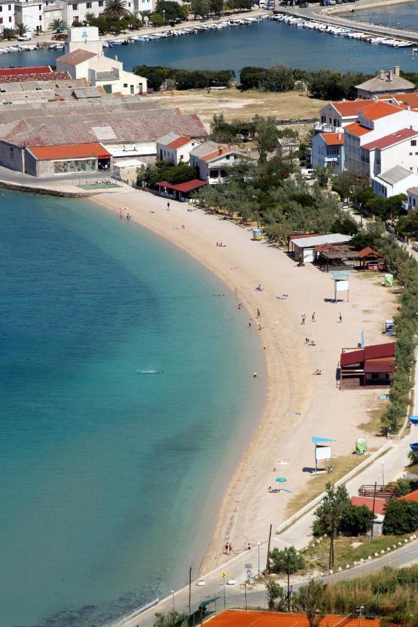 Apartments By The Sea Pag - 16100 Pag Town Exterior foto