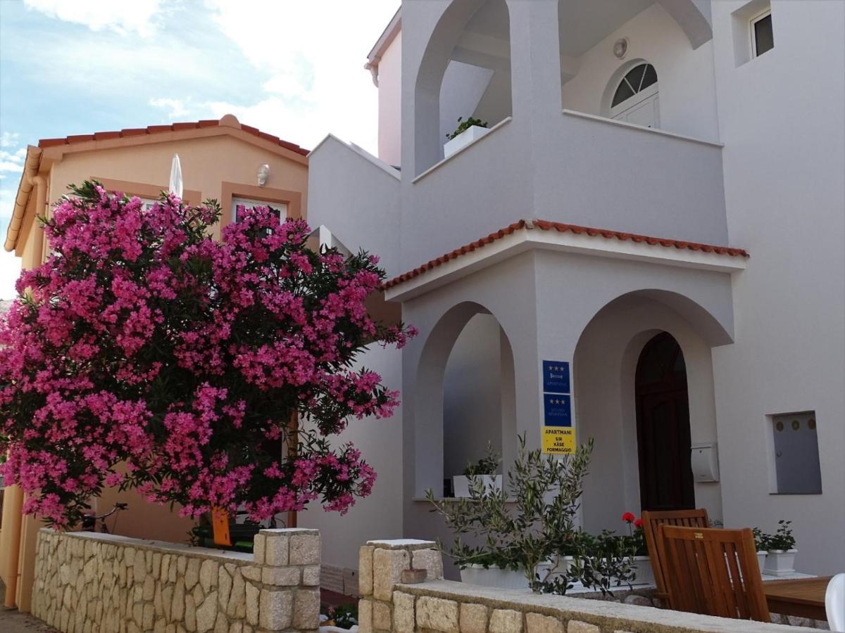 Apartments By The Sea Pag - 16100 Pag Town Exterior foto