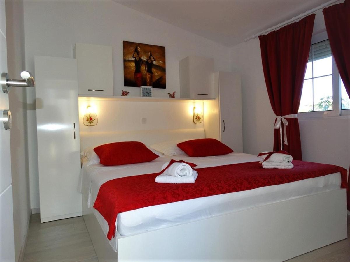 Apartments By The Sea Pag - 16100 Pag Town Exterior foto