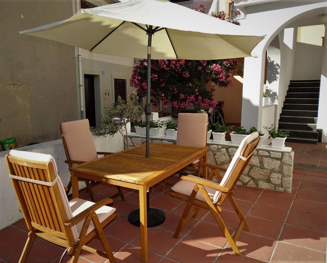 Apartments By The Sea Pag - 16100 Pag Town Exterior foto