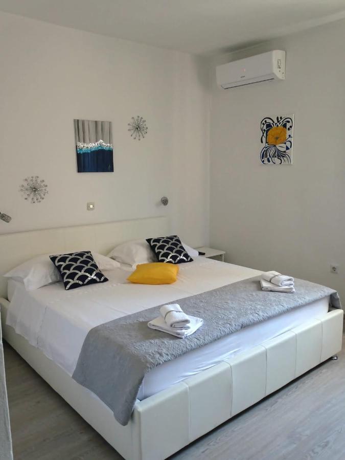 Apartments By The Sea Pag - 16100 Pag Town Exterior foto
